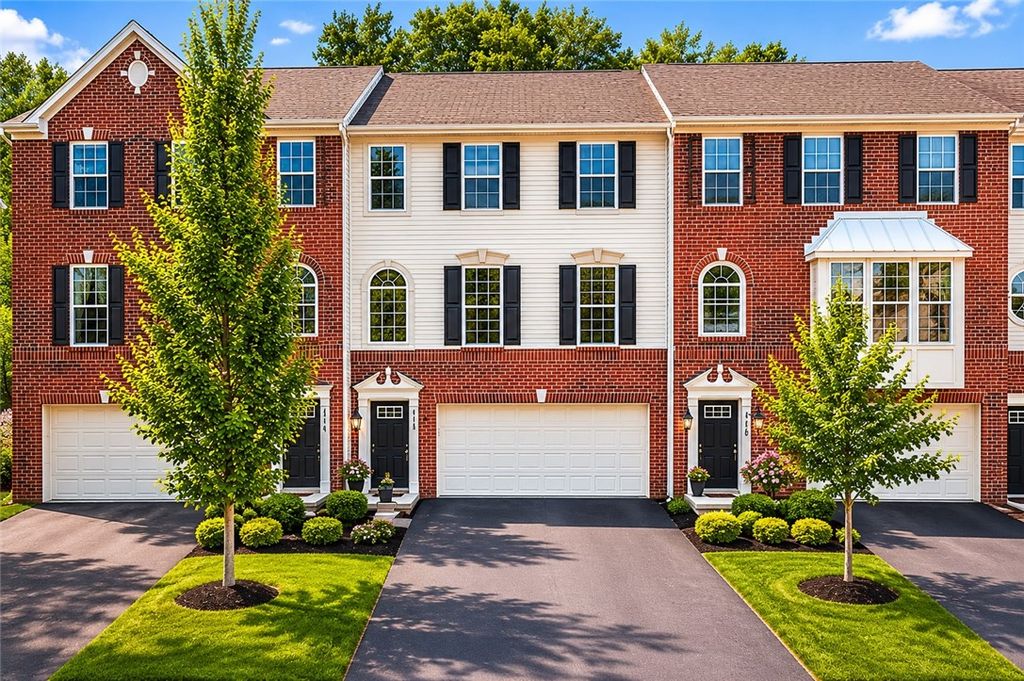 248 Broadstone Dr, Adams Twp, PA 16046