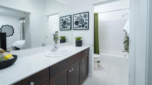 1143 Bellawood Dr, Galt, CA 95632