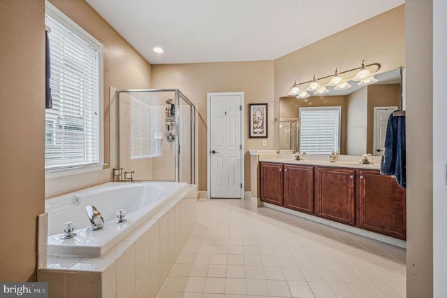 22 PYLES MOUNTAIN LN, Avondale, PA 19311