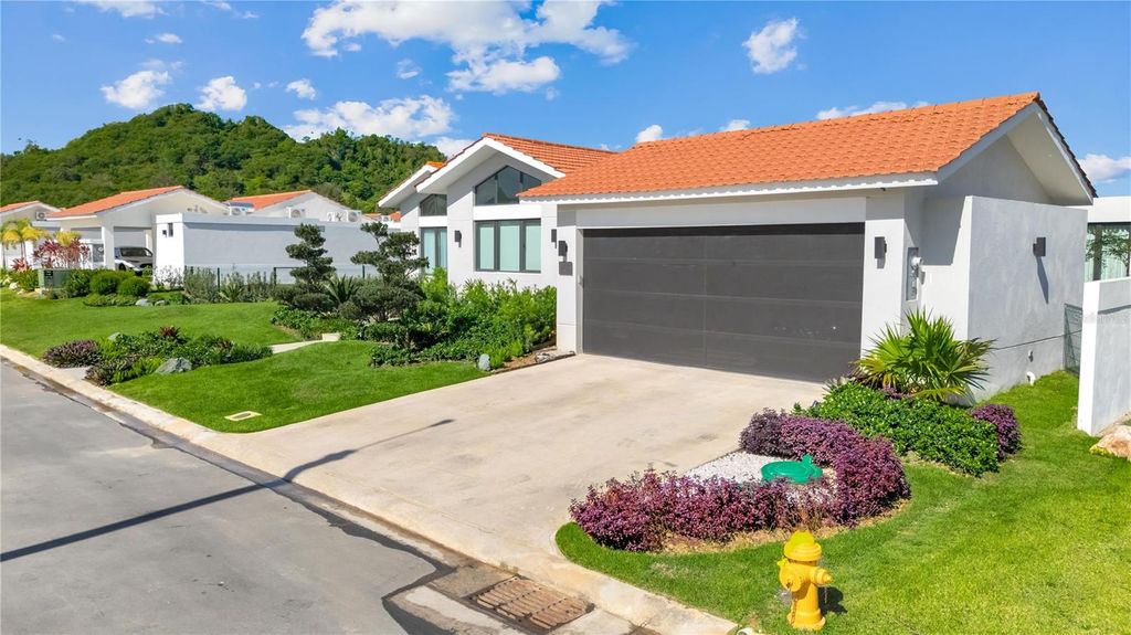 Image 33 of property listing at 765 CAMINO DE LOS ANTURIOS, Dorado, PR 00646