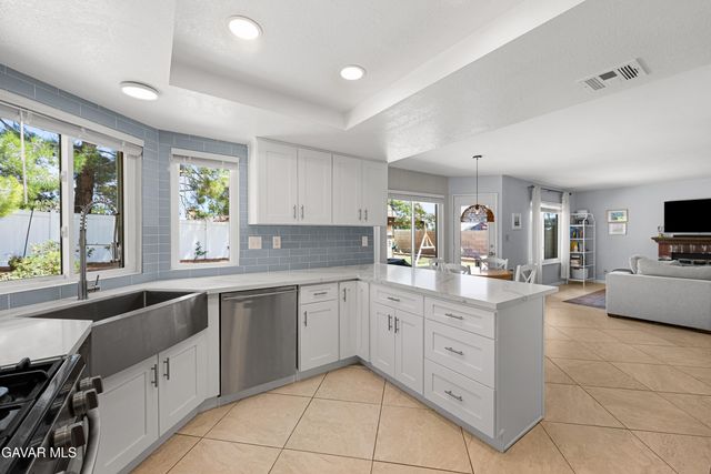 4819 Vitrina Lane, Palmdale, CA 93551