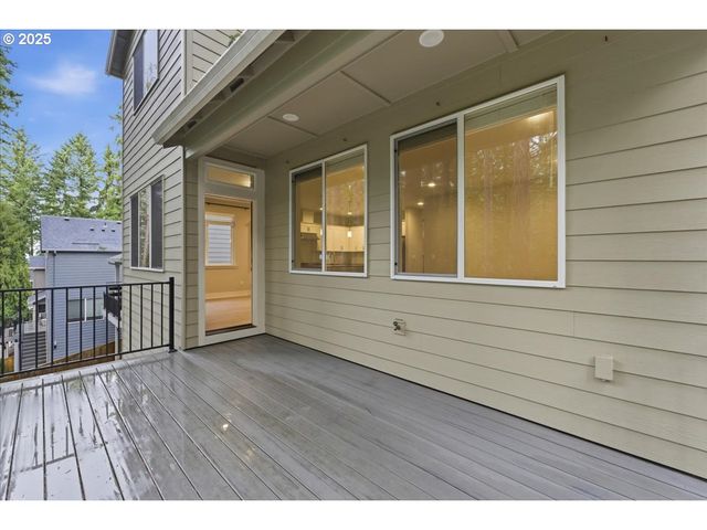 8565 Sw 176TH Ave, Beaverton, OR 97007