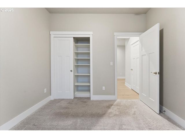 8565 Sw 176TH Ave, Beaverton, OR 97007