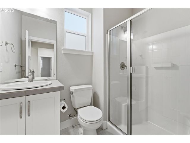 8565 Sw 176TH Ave, Beaverton, OR 97007