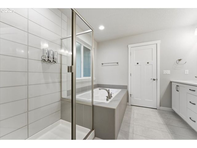 8565 Sw 176TH Ave, Beaverton, OR 97007