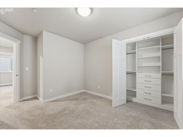 8565 Sw 176TH Ave, Beaverton, OR 97007