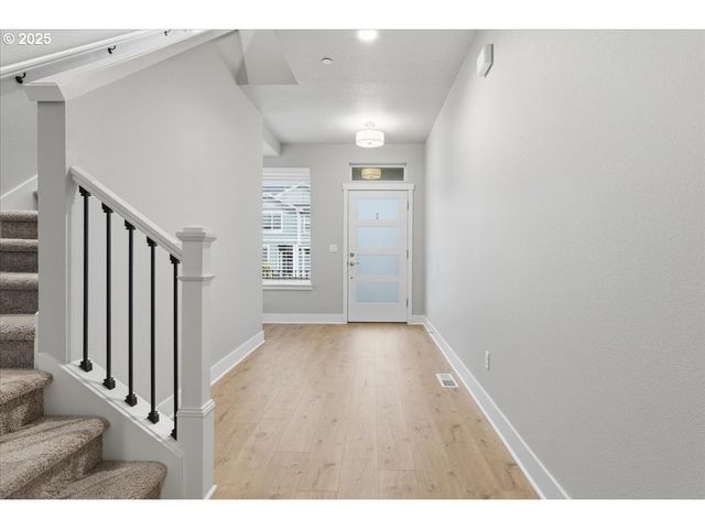 8565 Sw 176TH Ave, Beaverton, OR 97007