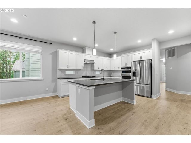 8565 Sw 176TH Ave, Beaverton, OR 97007