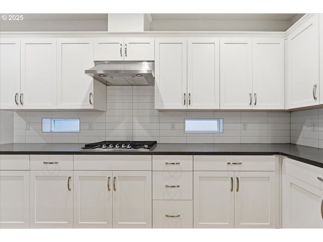 8565 Sw 176TH Ave, Beaverton, OR 97007