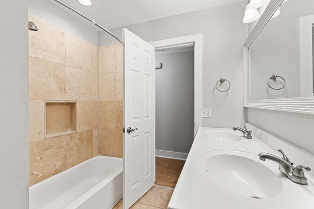 650 NE Country Club Avenue, Fort Walton Beach, FL 32547