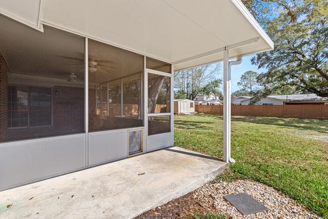 650 NE Country Club Avenue, Fort Walton Beach, FL 32547