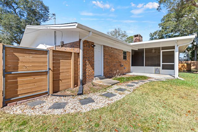 650 NE Country Club Avenue, Fort Walton Beach, FL 32547