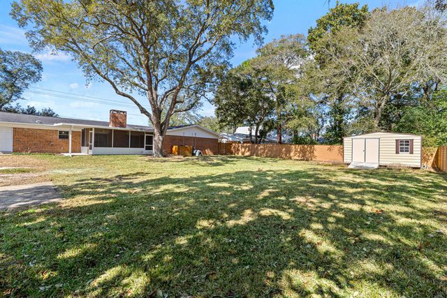 650 NE Country Club Avenue, Fort Walton Beach, FL 32547