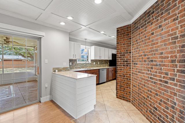 650 NE Country Club Avenue, Fort Walton Beach, FL 32547