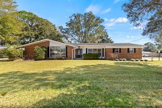 650 NE Country Club Avenue, Fort Walton Beach, FL 32547