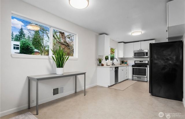 7552 21st Avenue SW, Seattle, WA 98106