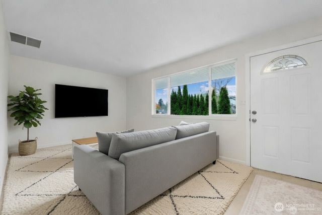 7552 21st Avenue SW, Seattle, WA 98106