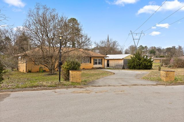 1102 Collins Circle, Chattanooga, TN 37411