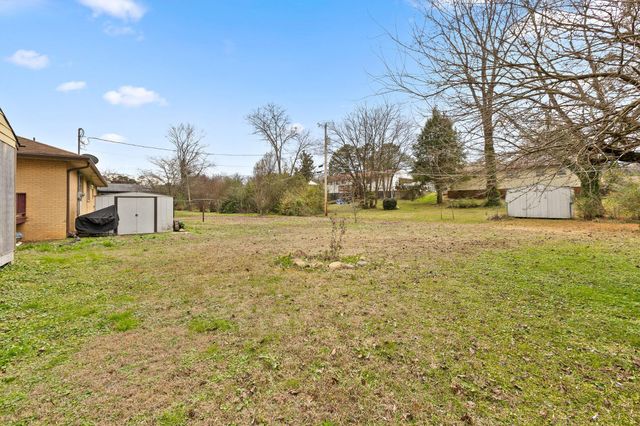 1102 Collins Circle, Chattanooga, TN 37411