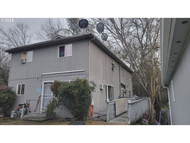 318 Ne HOWLAND St, Myrtle Creek, OR 97457