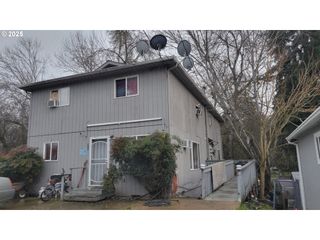 318 Ne HOWLAND St, Myrtle Creek, OR 97457