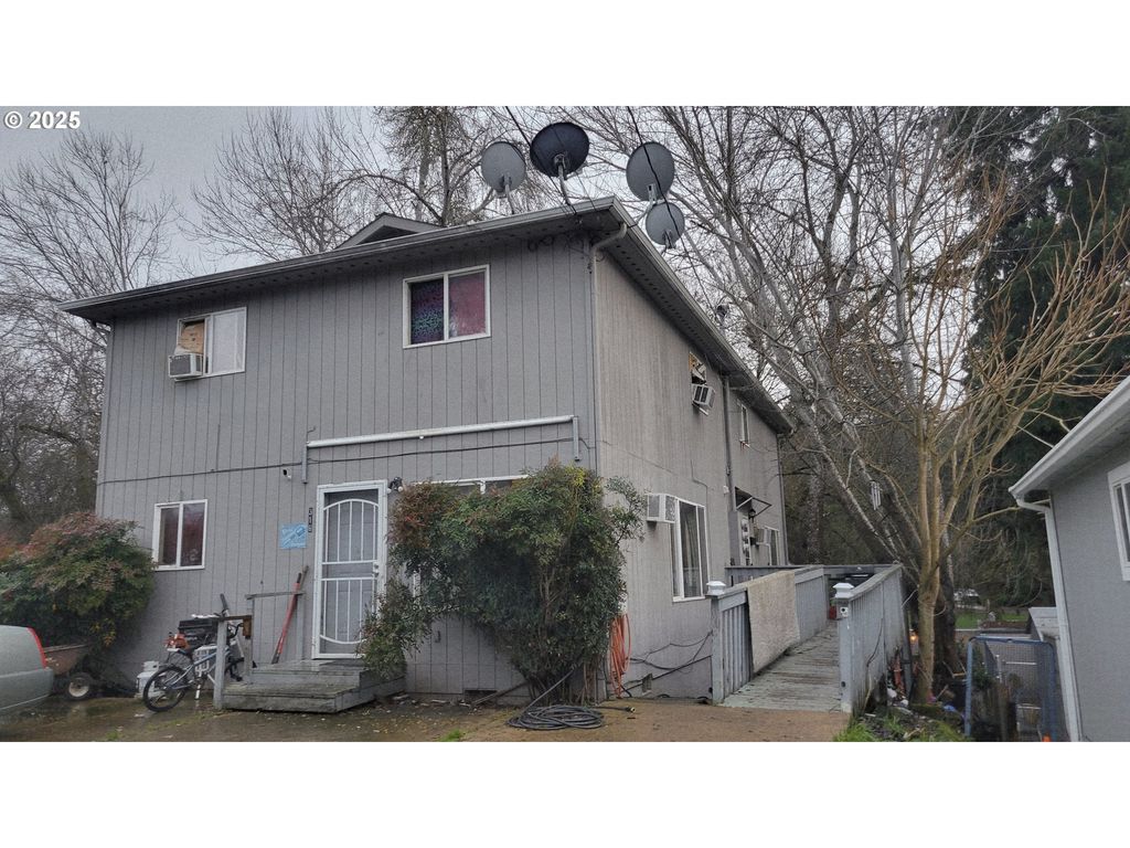 318 Ne HOWLAND St, Myrtle Creek, OR 97457