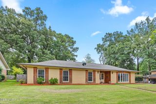 5525 Meadow Oaks Park Drive, Jackson, MS 39211