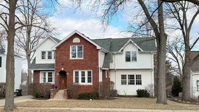 418 E Hillside Avenue, Barrington, IL 60010