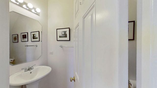 418 E Hillside Avenue, Barrington, IL 60010