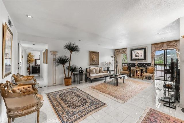 1745 Holly 302, Glendale, CA 91206