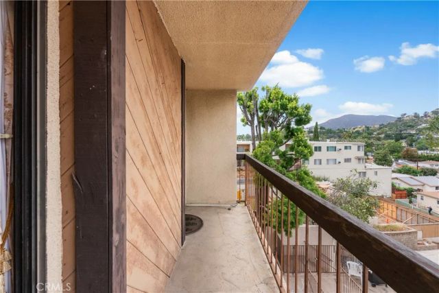 1745 Holly 302, Glendale, CA 91206