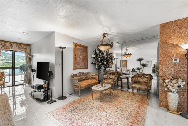 1745 Holly 302, Glendale, CA 91206