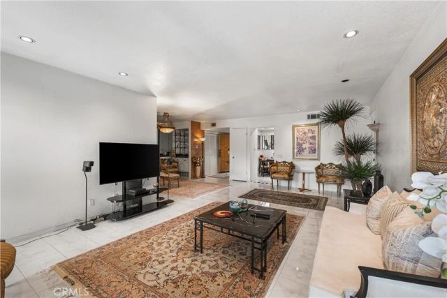1745 Holly 302, Glendale, CA 91206