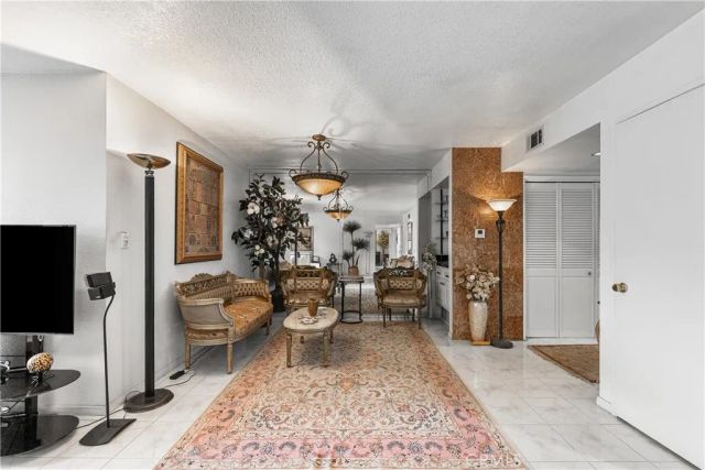 1745 Holly 302, Glendale, CA 91206