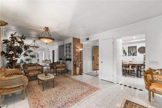 1745 Holly 302, Glendale, CA 91206