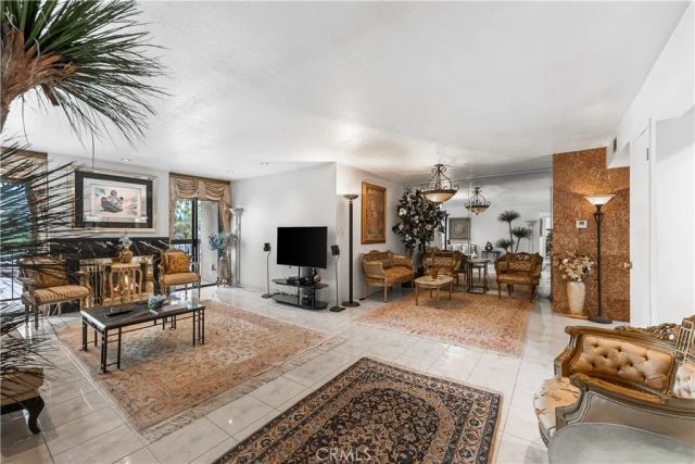 1745 Holly 302, Glendale, CA 91206