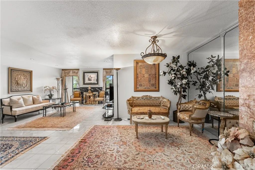 1745 Holly 302, Glendale, CA 91206