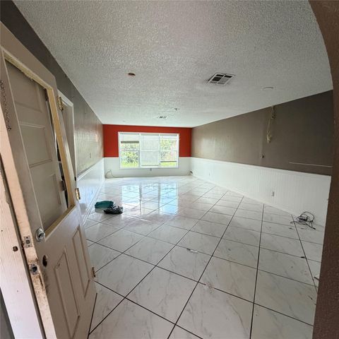 910 San Jacinto Avenue, Texas City, TX 77590