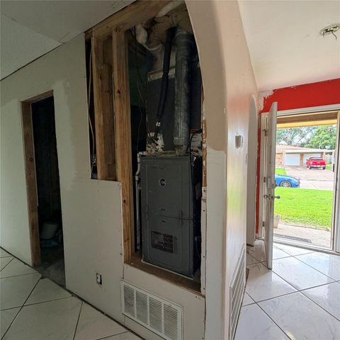 910 San Jacinto Avenue, Texas City, TX 77590