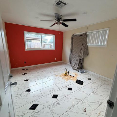 910 San Jacinto Avenue, Texas City, TX 77590