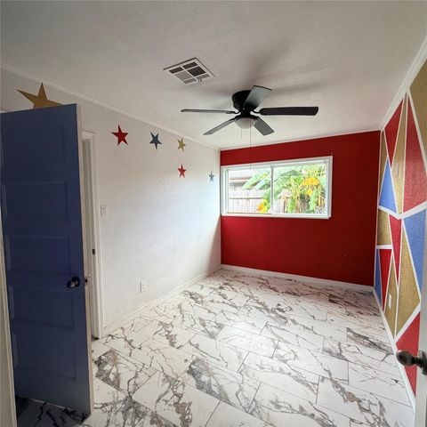910 San Jacinto Avenue, Texas City, TX 77590