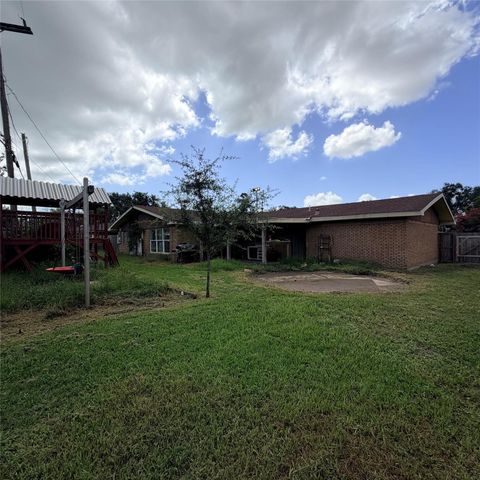910 San Jacinto Avenue, Texas City, TX 77590