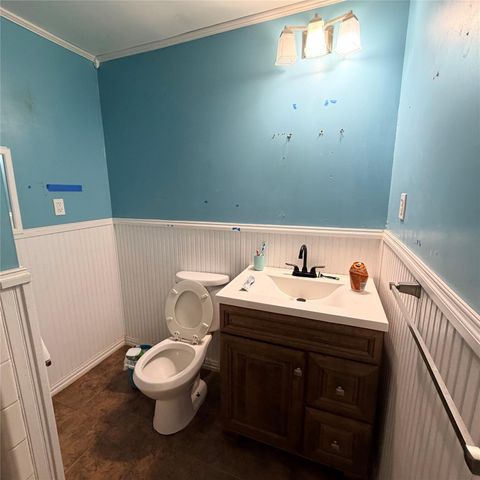 910 San Jacinto Avenue, Texas City, TX 77590