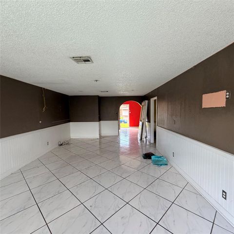 910 San Jacinto Avenue, Texas City, TX 77590