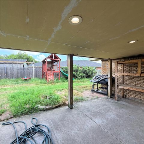 910 San Jacinto Avenue, Texas City, TX 77590