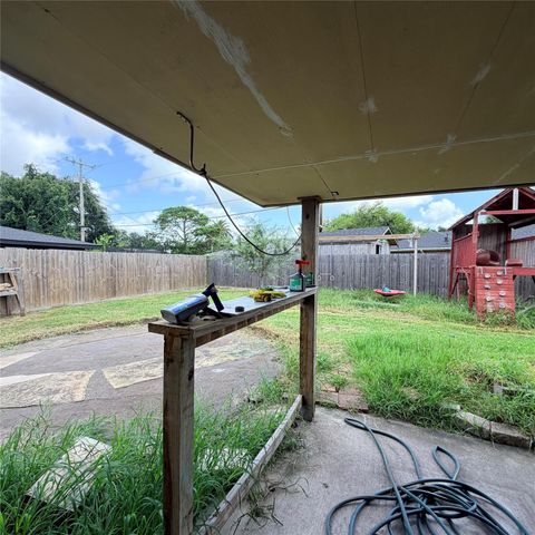 910 San Jacinto Avenue, Texas City, TX 77590