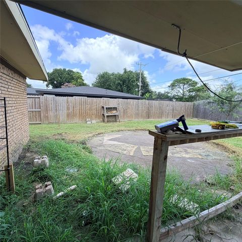 910 San Jacinto Avenue, Texas City, TX 77590