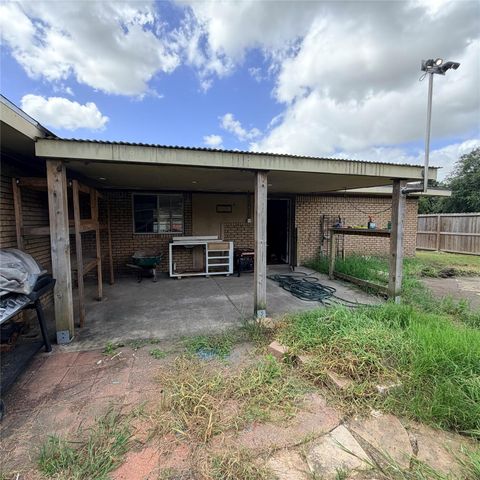910 San Jacinto Avenue, Texas City, TX 77590