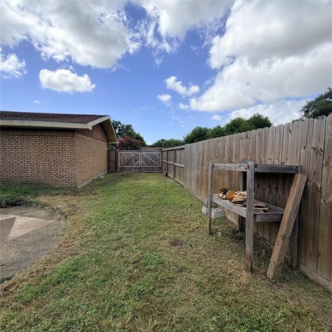 910 San Jacinto Avenue, Texas City, TX 77590