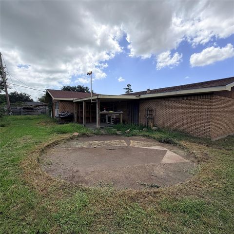 910 San Jacinto Avenue, Texas City, TX 77590